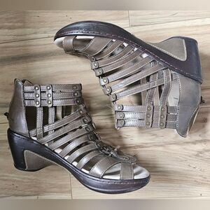 JBU Gray and Brown Sandals with Strappy Design
